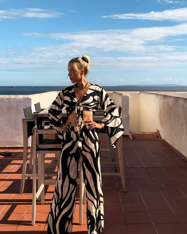 Boho Chic Set aus langer, weiter Hose und Wickelbluse mit Trompetenärmel - Zebra Animal Print 
