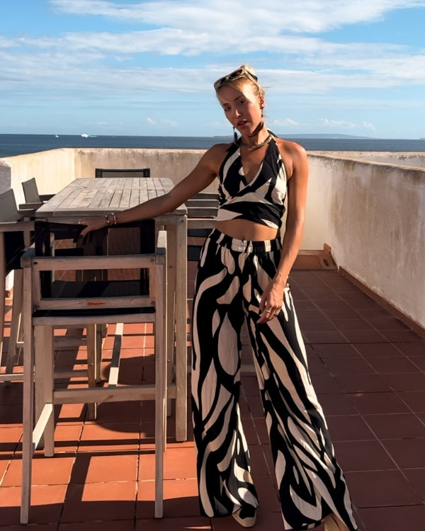 Boho Chic Damen Hose in creme-schwarzem Zebra Muster mit passendem Crop Top zum binden 