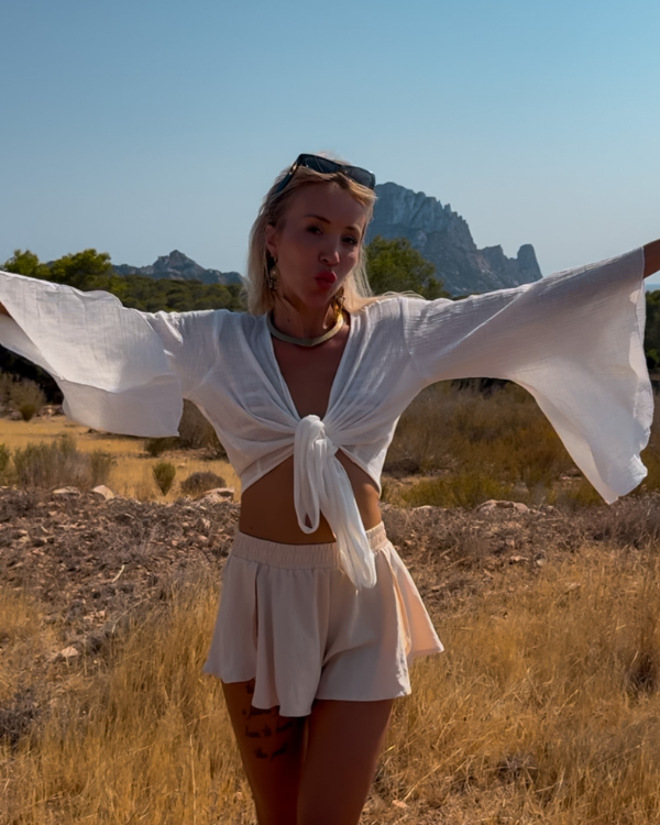 Damen-Bluse mit Trompetenärmeln und Boho-Design in Weiss