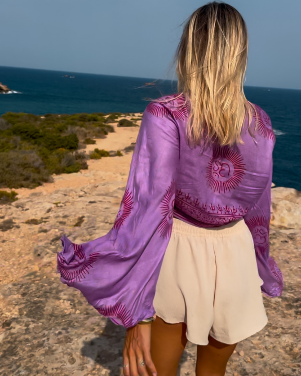 Leichte und luftige Damen Wickelbluse mit Trompeten Ärmel 