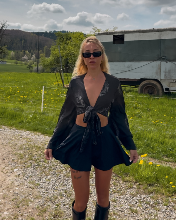 Yoga-Top im Wickel-Look mit Fledermausärmeln