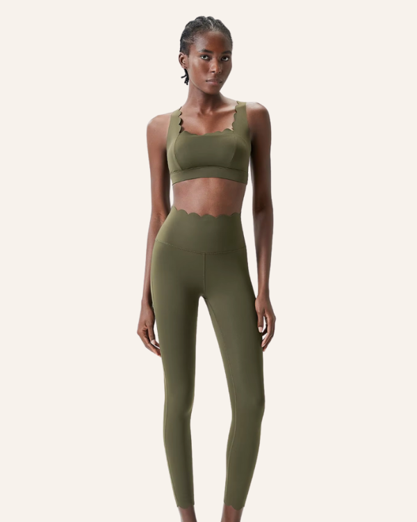 High-Waist-Leggings mit Wellenabschluss und passendem Fitness Top in schönem dunkelgrün 