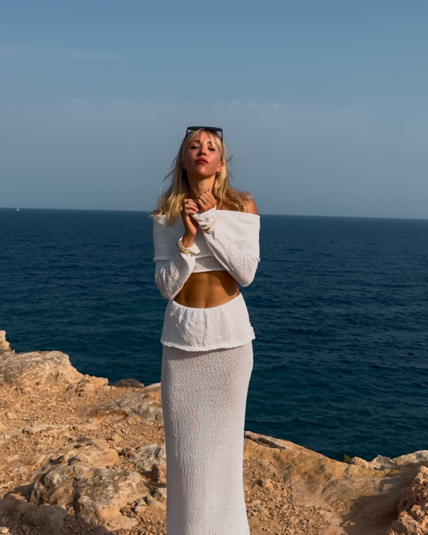 weisses Sommer Outfit aus Maxirock und Schulterfreiem Shirt 