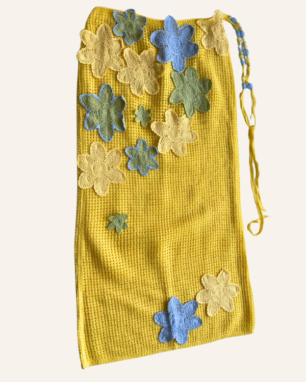 langer Häkelrock in in Gelb mit Blumen Motiven 