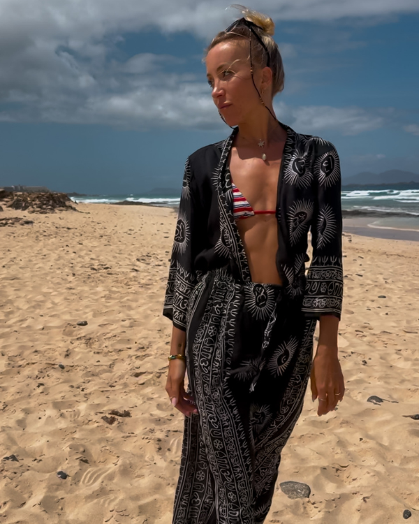 schwarzes Om Set aus Hose und Kimono 