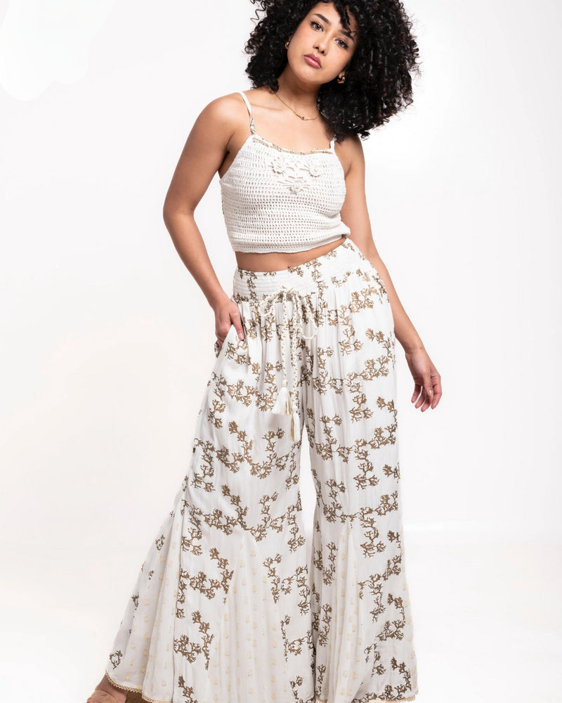 Boho Zweier Set aus weiter Hose mit Blumenmuster und Crochet Häkeltop dazu 