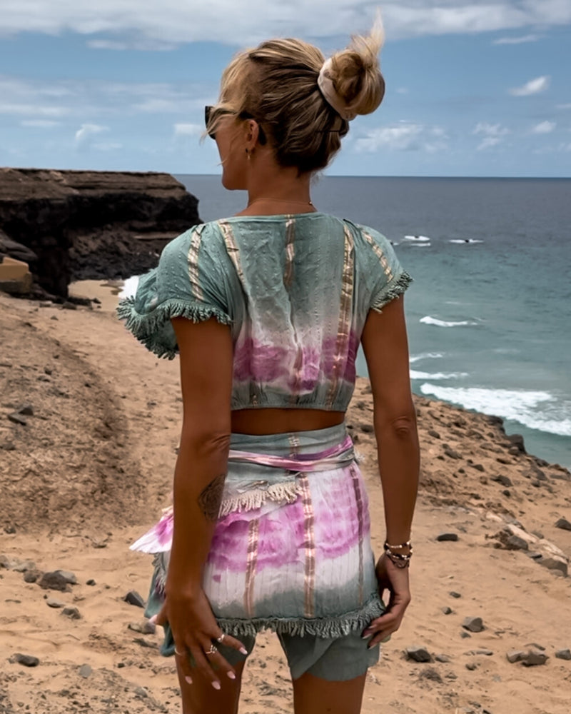 Boho Batik Tie Dye Set aus Wickelrock mit Fransen und Wickeltop mit Ärmeln und Perlen Details
