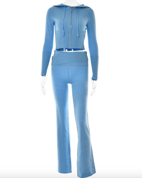 Hellblaues Zweiteiler Strickset aus langer Strickhose und passendem Cardigan Hoodie - Kuschelige Loungewear für Damen
