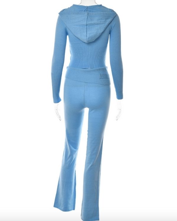 Hellblaues Damen Zweiteiler Set aus langer Hose mit passender Strickjacke mit Hoodie und Reissverschluss 
