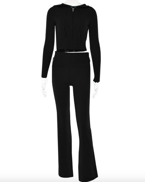 Schwarzes Zweiteiler Damen Set aus langer Loungewear Hose und passender Strickjacke mit Hoodie - Kuscheliges Set 