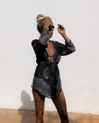 Schwarze Kimono Bluse mit weissen Om Zeichen - Boho Yoga Kleidung 