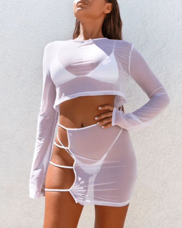 Weisses Festival Outfit Set aus transparentem kurzem Rock mit Cut-Outs auf der Seite und passendem Oberteil 