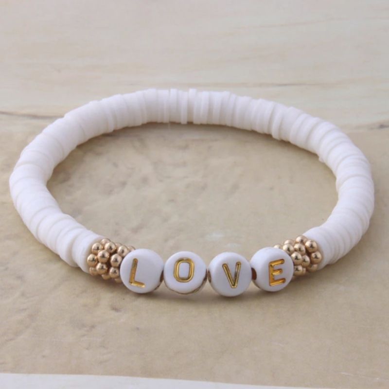 weisses Soft Perlen Armband mit goldenen Buchstaben Love 