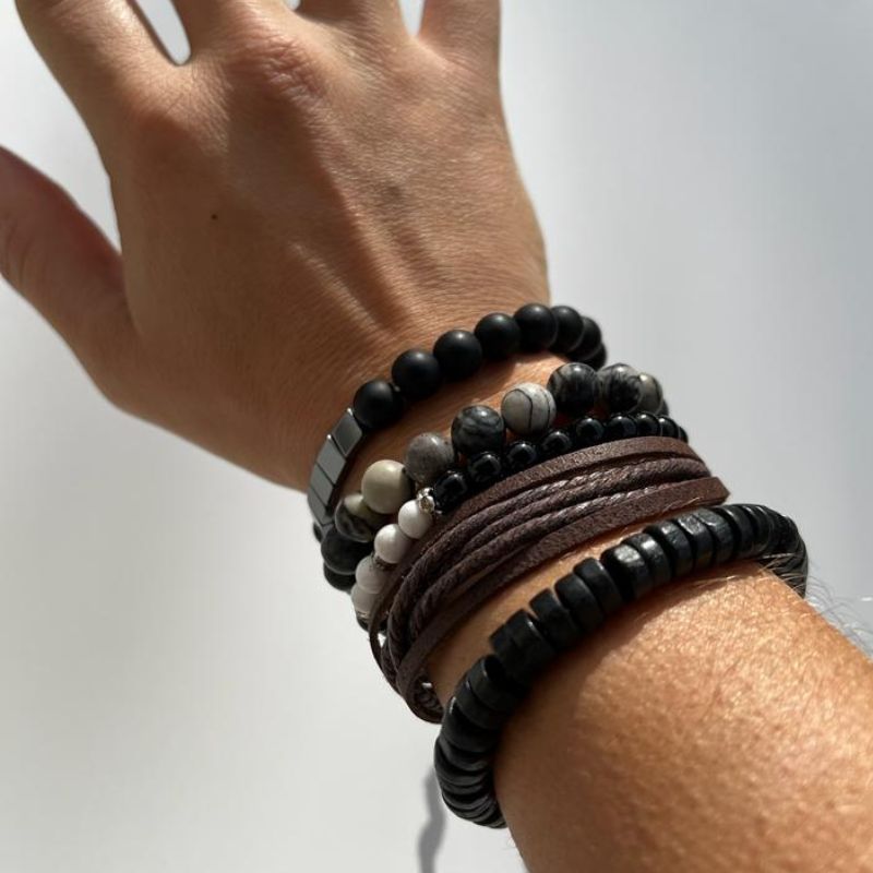 Herren Armband Set aus 5 diversen Armbaendern - Perlen aus Onyx Stein und Holzperlen in schwarz 