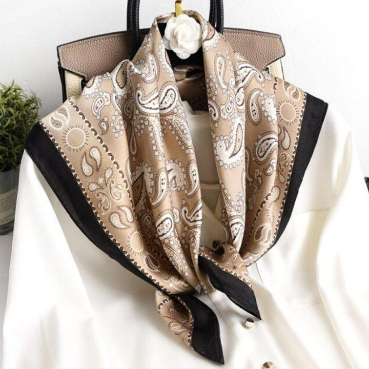 Goldenes Paisley Bandana Tuch mit edles Mustern - Elegantes Kopftuch, Foulard, Bandeau Top und mehr