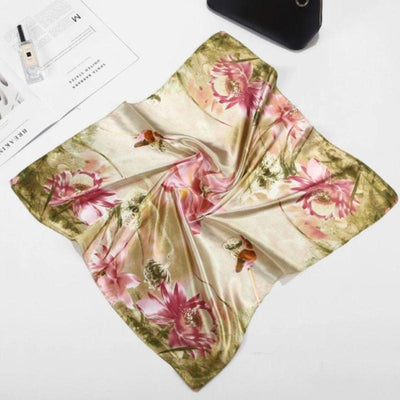 Bandana Tuch Foulard in beige gold rosa und gruen Toenen mit Lotus Blumen - Bandanas kaufen im Schweizer Shop Just Style