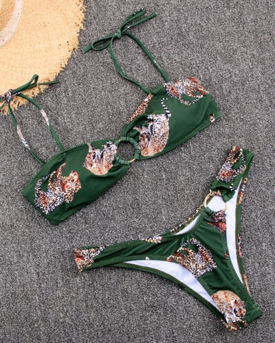 Gruenes Damen Bikini Set aus Bandeau und String Tanga mit Tiger Print