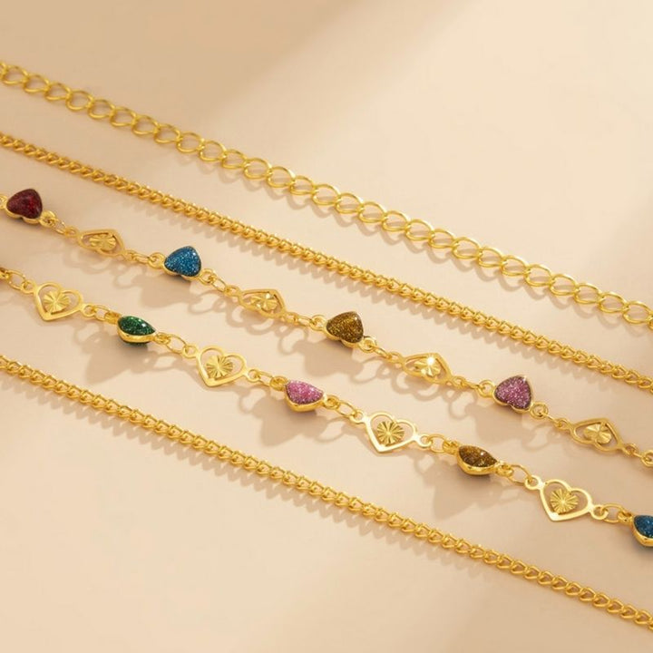 Goldene Modeschmuck Bauchkette mit Herz Symbolen und farbigen Steinen 