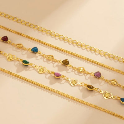 Goldene Modeschmuck Bauchkette mit Herz Symbolen und farbigen Steinen 