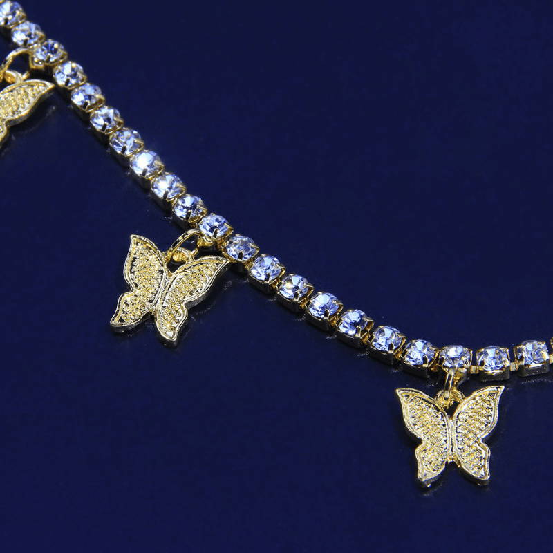 Goldene Schmetterling an Bauchkette
