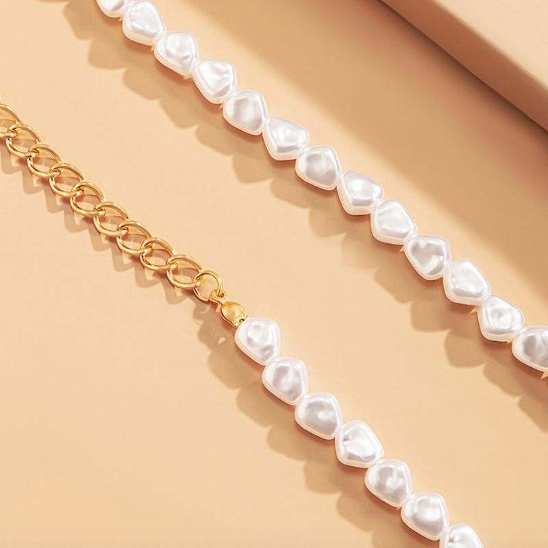 Kunstperlen Bauchkette mit weissen Perlen und goldener Gliederkette 