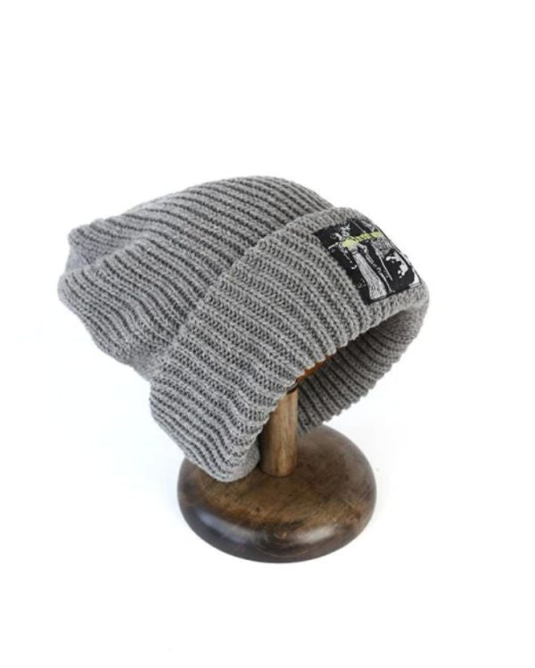 Graue getippte Beanie Wintermuetze Fashion Style Kopfbedeckung Winter