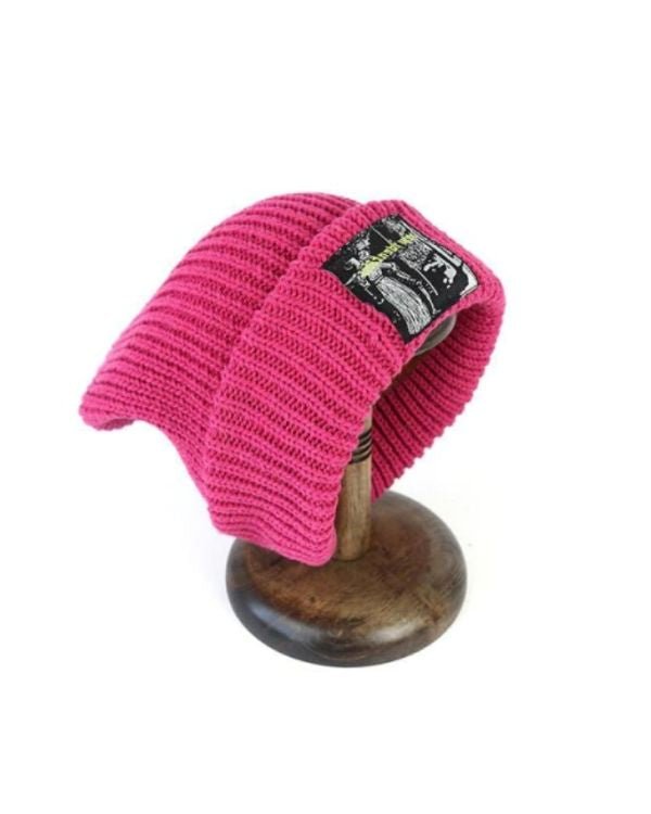 Pinke Beanie Muetze mit schwarz-weissem Bild auf der Vorderseite - Getippte Knitted Beanies online kaufen