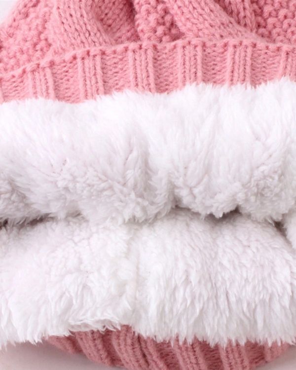 Gestrickte und gefuetterte Wintermuetze Beanie Bommelmuetze Muetze
