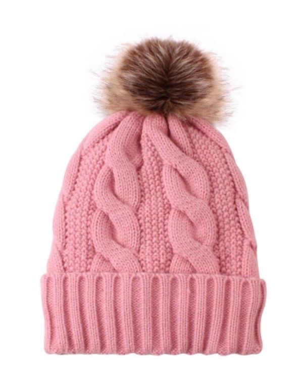 Rosa Wintermuetze mit Fellbommel - Zopfmuster Beanie mit Kunstfell Bommel