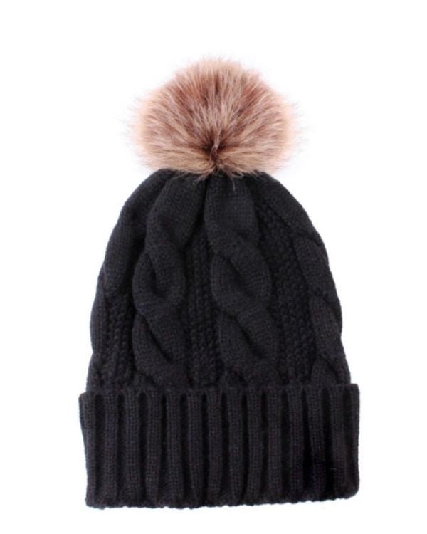 Schwarzer Beanie mit Fellbommel und Zopfmuster - Strick Wintermuetze schwarz