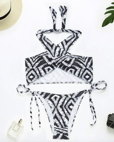 Schwarz Weisses Bikini mit gekreuztem Neckholder Bandeau Oberteil und High-Waist Bikinihose zum binden auf den Seiten 