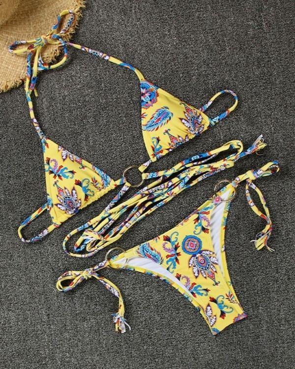 Gelbes Schnurr Bikini mit Triangel Bikinioberteil zum um die Taille binden - Brazilian Bikinihose mit Ringen und paisley