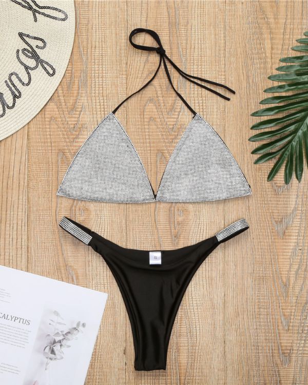 schwarzes Bikini Set mit Glitzersteinen am Triangel Top und auf der Seite der badehose