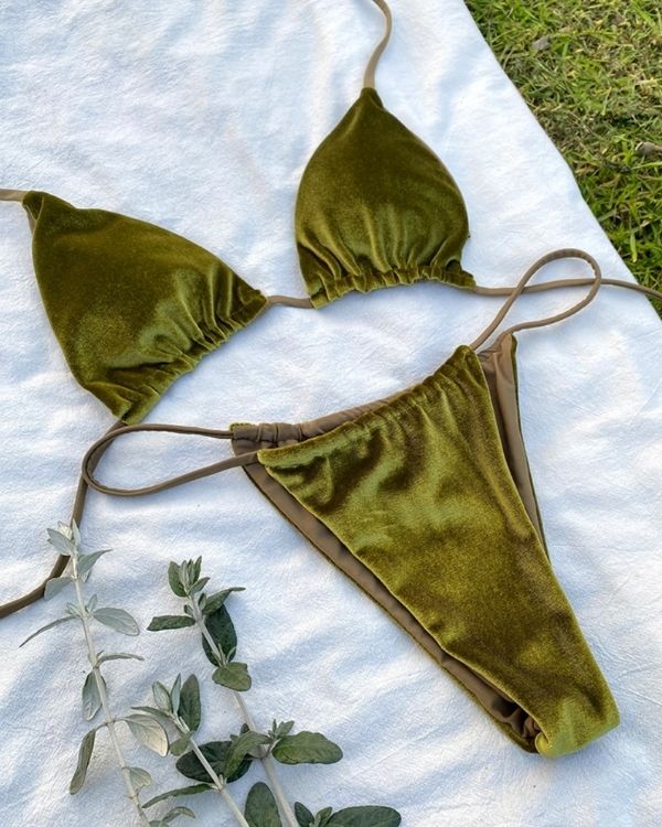 Gruenes High-Waist Brazilian Bikini Set aus Triangel Oberteil und Bikinihose 