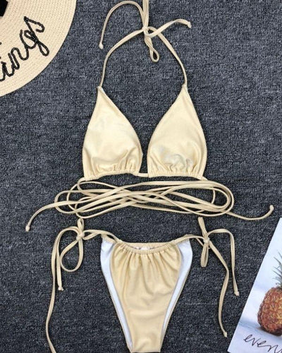 Beiges Wickel Bikini aus Triangel Oberteil und High-Waisted Bikini Slip Hose