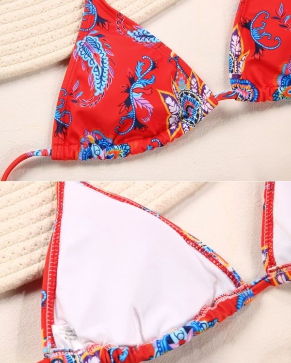 Rotes Triangel Oberteil mit blauem Paisley Blumen Muster und Polster zum rausnehmen 