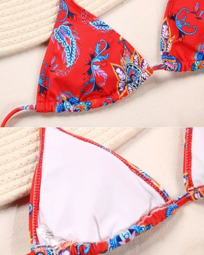 Rotes Triangel Oberteil mit blauem Paisley Blumen Muster und Polster zum rausnehmen 