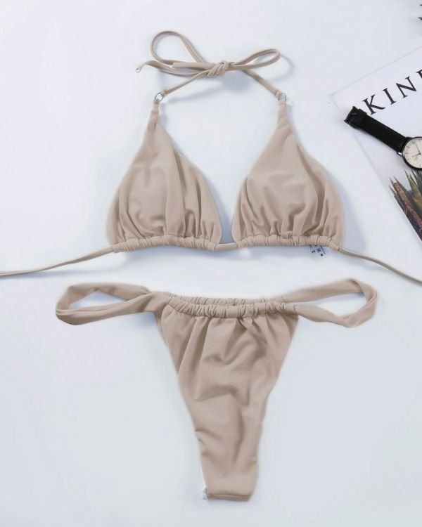 Beiges weiches und angenehmes Bikini aus Triangel Oberteil und Bikinihose 