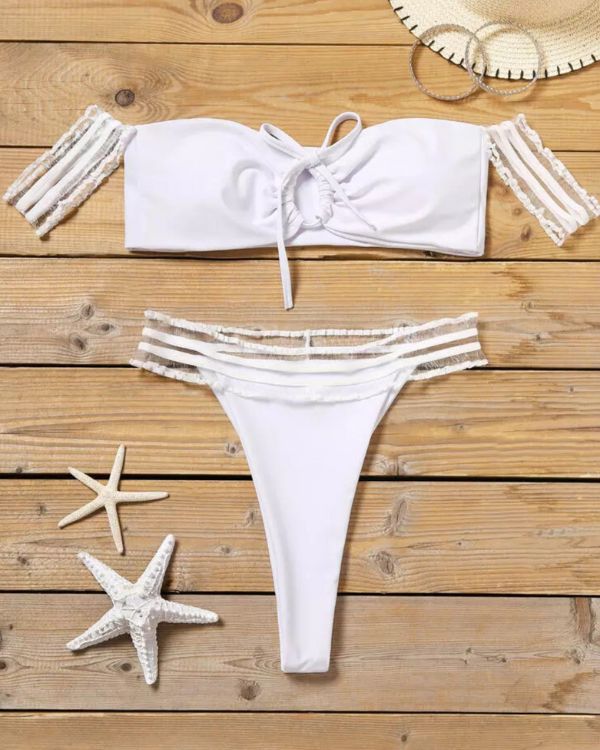 Weisses Ruffle Bikini Set mit Mesh Baendern und Bandeau Oberteil