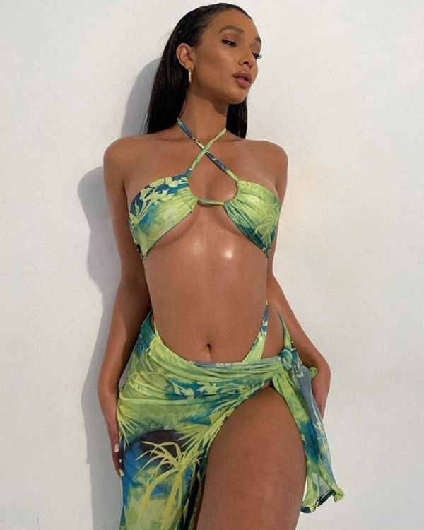 Bikini Set aus Bikinioberteil Badehose und passendem kurzem Wickelrock Pareo 