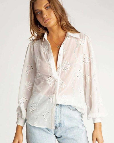 Weisse Boho Damen Bluse mit Cut-Outs und Blumen Mustern
