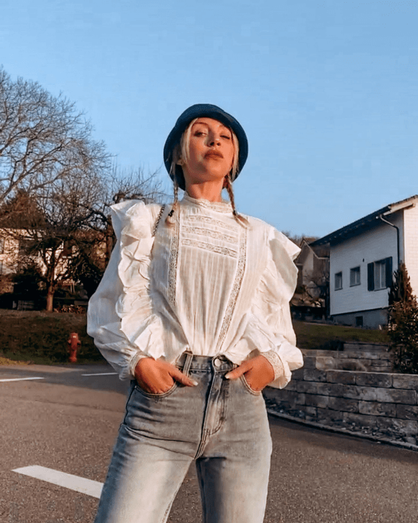 Verspielte Boho Bluse Shirt in weiss und Ruffle Rüschen Schultern