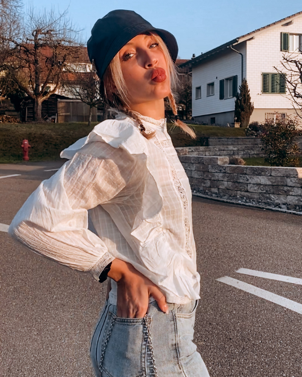 Weisse Bohemian Baumwolle Bluse Shirt mit Ruffle Effekt und Boho Muster