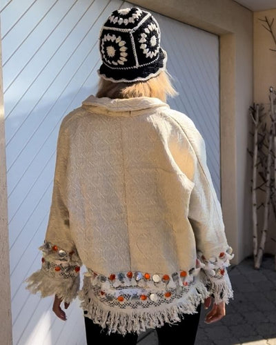 Beige Boho Fashion Jacke mit Fransen und Kreis Anhaengern 