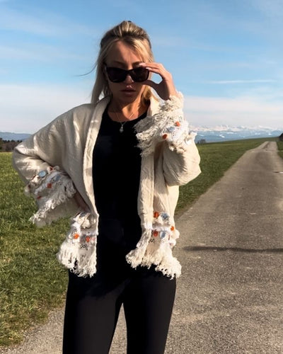 Damn Jacke in Beige mit Fransen am Saum - Boho Fashion Damen Jacke