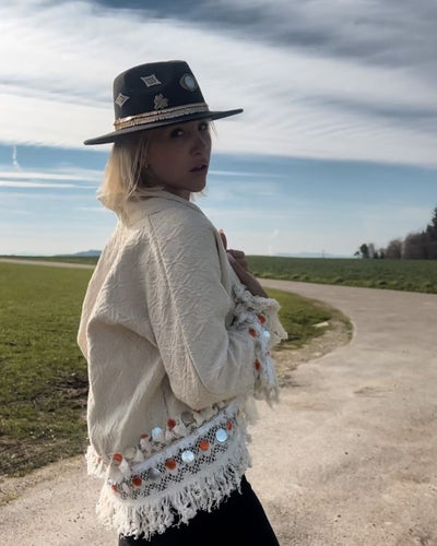 Oversize Schnitt Damen Boho Jacke mit Fransen und hohem Kragen 