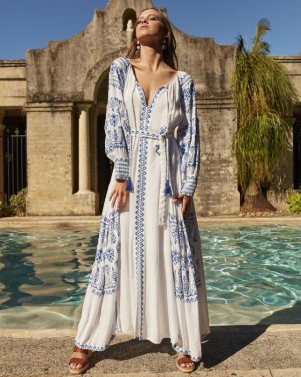 Hochwertiges Damen Boho Kleid Maxikleid in weiss mit blauen Stickereien 