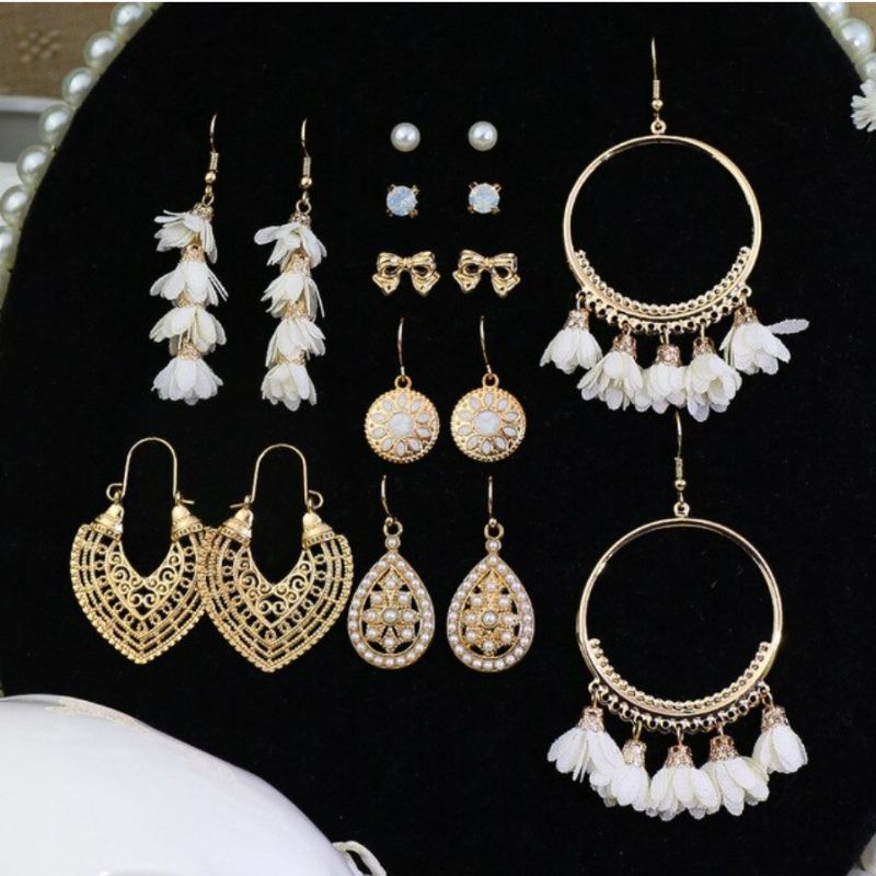 Elegantes Boho Chic Ohrringe Set aus 8 diversen Ohrringen Ohrsteckern - Goldene Ohrringe mit weissen Anhaengern