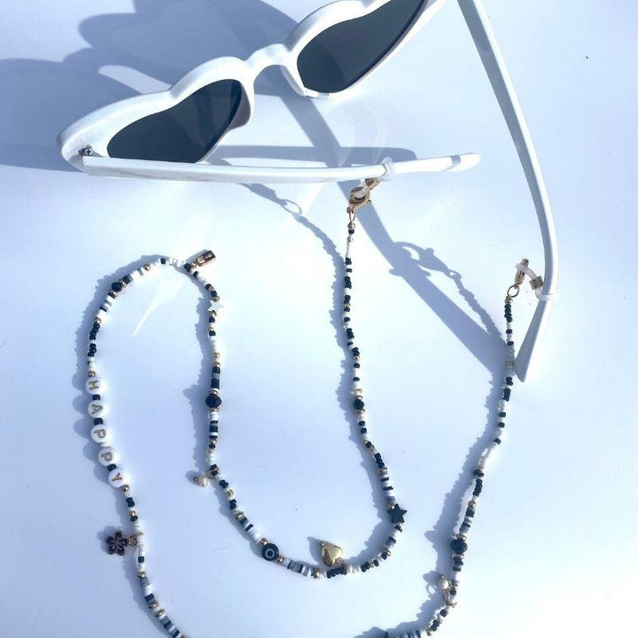Elegante Sonnenbrillenkette mit Buchstaben HAPPY und feinen Perlen
