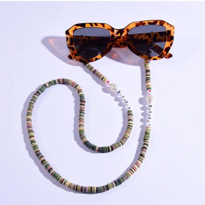Grün Töne Perlenkette aus gemischten Clay Perlen mit Love Letters  Maskenkette und Brillenketten Schweiz online kaufen